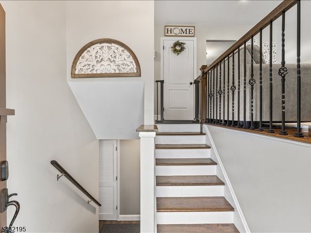 8 Madoc Trl, Jefferson Twp., NJ 07438
