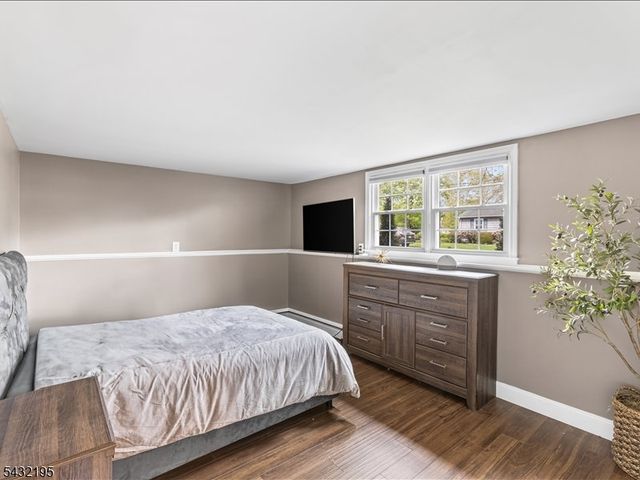 8 Madoc Trl, Jefferson Twp., NJ 07438