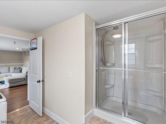 8 Madoc Trl, Jefferson Twp., NJ 07438