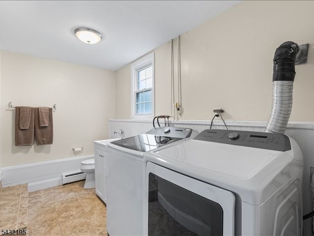 8 Madoc Trl, Jefferson Twp., NJ 07438