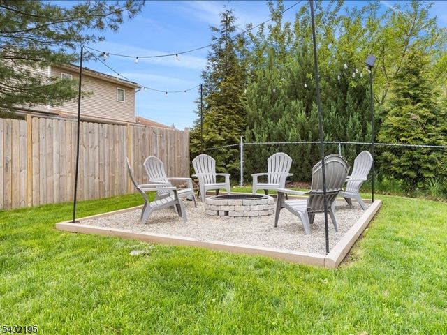 8 Madoc Trl, Jefferson Twp., NJ 07438