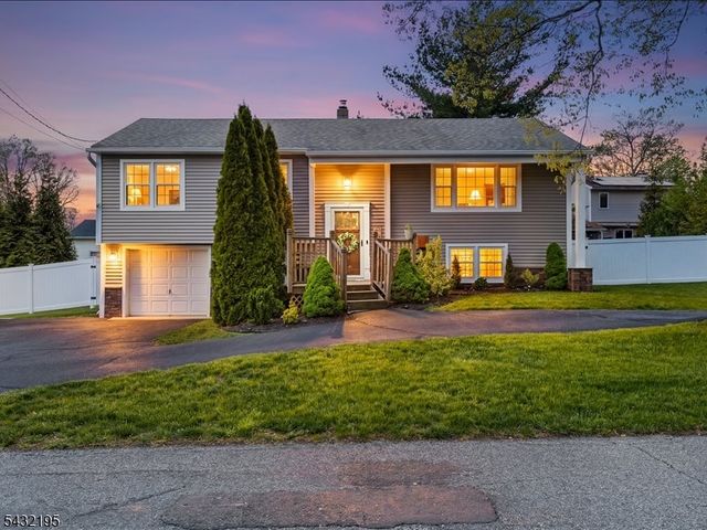 8 Madoc Trl, Jefferson Twp., NJ 07438