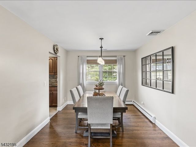 8 Madoc Trl, Jefferson Twp., NJ 07438