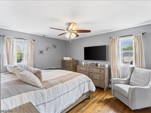 8 Madoc Trl, Jefferson Twp., NJ 07438