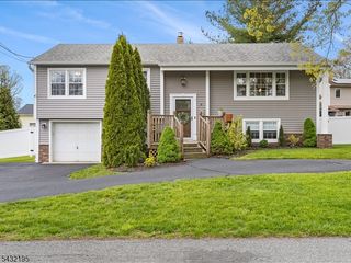 8 Madoc Trl, Jefferson Twp., NJ 07438