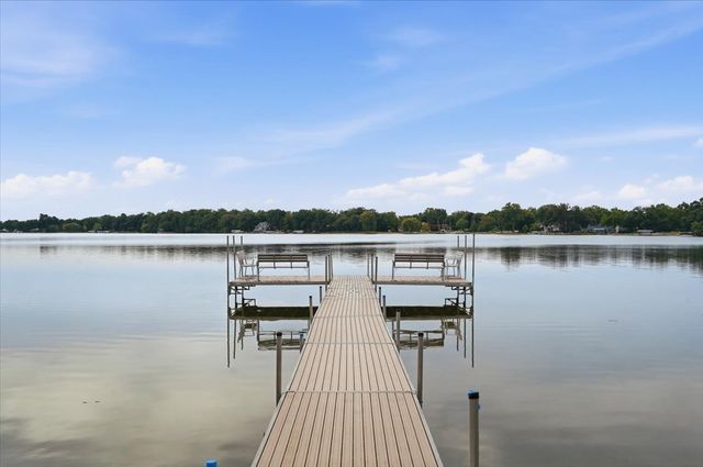 674 Shoreline Drive, Grayslake, IL 60030