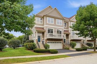 674 Shoreline Drive, Grayslake, IL 60030