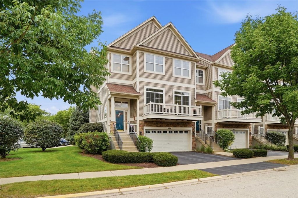 674 Shoreline Drive, Grayslake, IL 60030