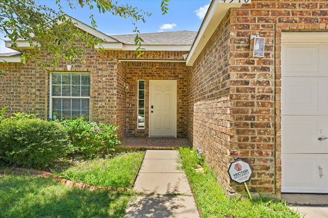 4516 Fox Sedge Lane, Denton, TX 76208
