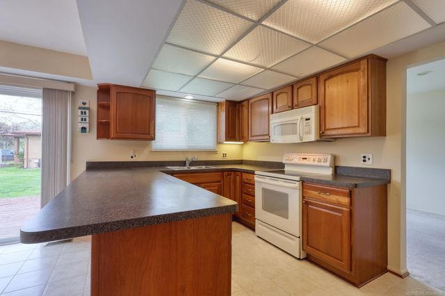 4021 Augustine Drive, Sterling Heights, MI 48310