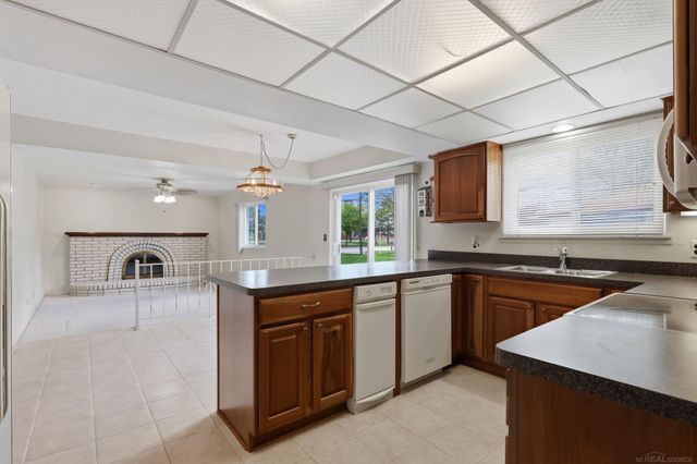 4021 Augustine Drive, Sterling Heights, MI 48310