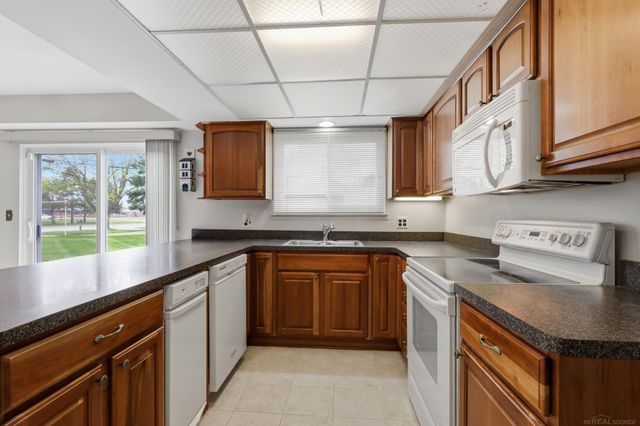 4021 Augustine Drive, Sterling Heights, MI 48310