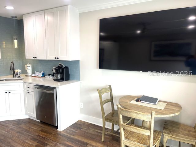40 Folly Field Rd Apt B222, Hilton Head Island, SC 29928