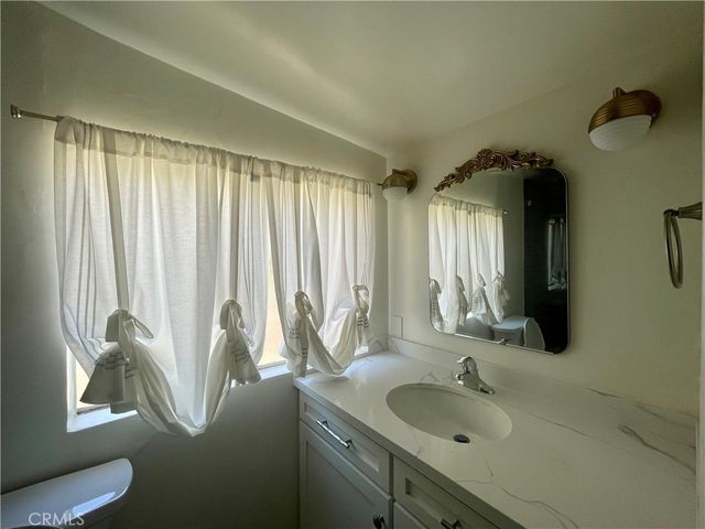 1570 Locust Street, Pasadena, CA 91106