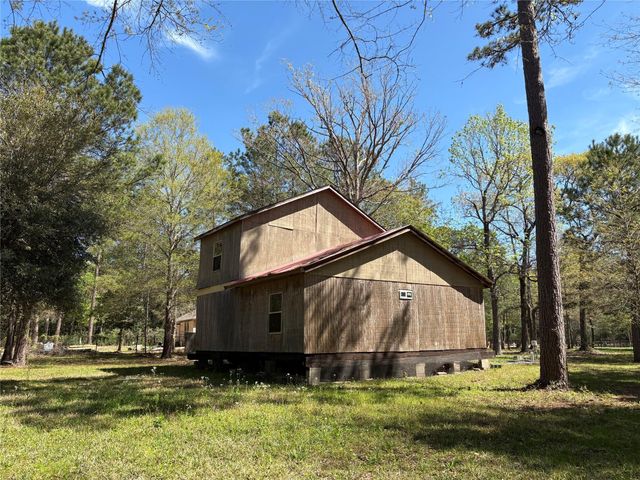 1300 Cherry Creek Drive, Shepherd, TX 77371