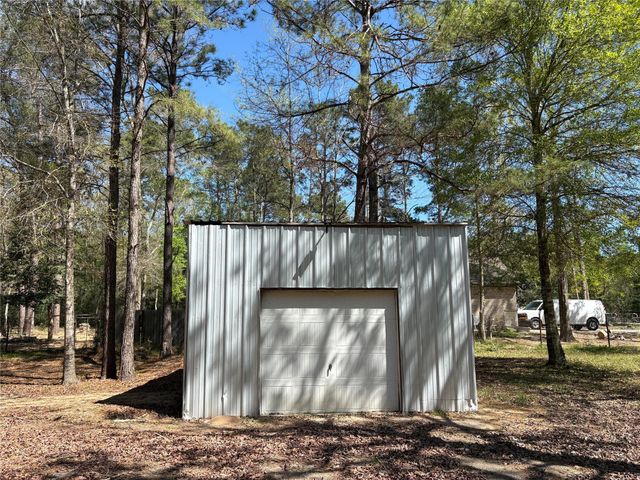 1300 Cherry Creek Drive, Shepherd, TX 77371