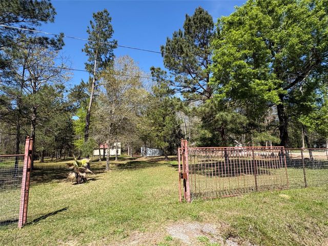 1300 Cherry Creek Drive, Shepherd, TX 77371