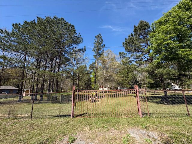 1300 Cherry Creek Drive, Shepherd, TX 77371