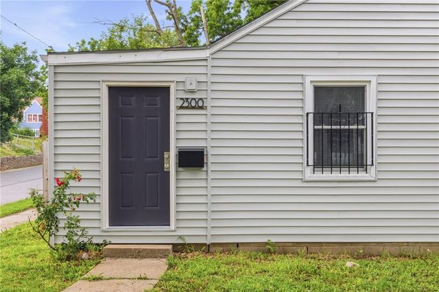 2300 E 55th Street, Kansas City, MO 64130
