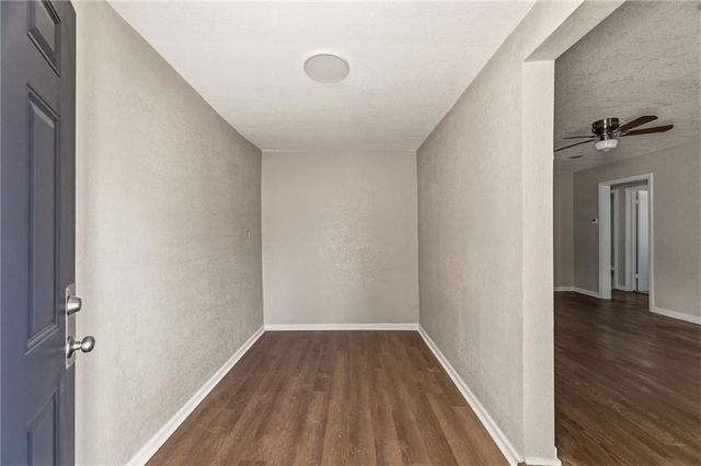 2300 E 55th Street, Kansas City, MO 64130