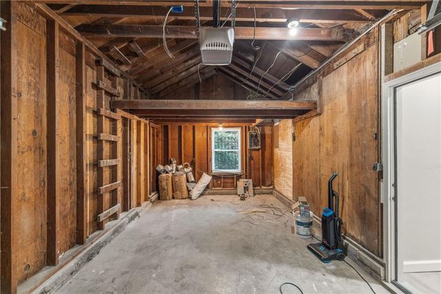 2300 E 55th Street, Kansas City, MO 64130