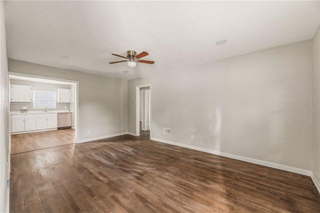 2300 E 55th Street, Kansas City, MO 64130