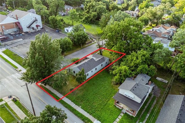 2300 E 55th Street, Kansas City, MO 64130