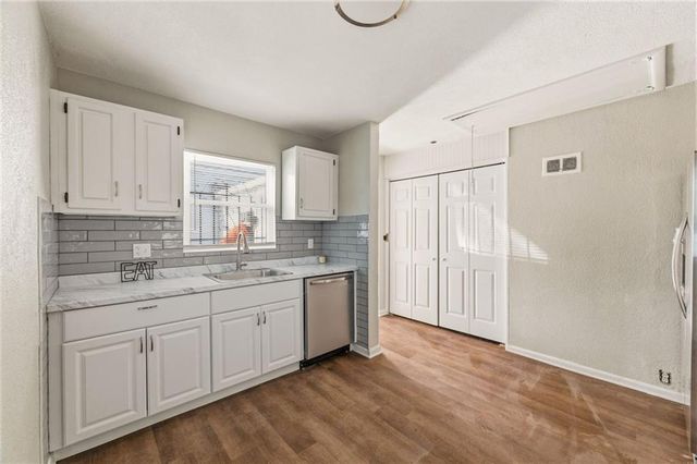 2300 E 55th Street, Kansas City, MO 64130