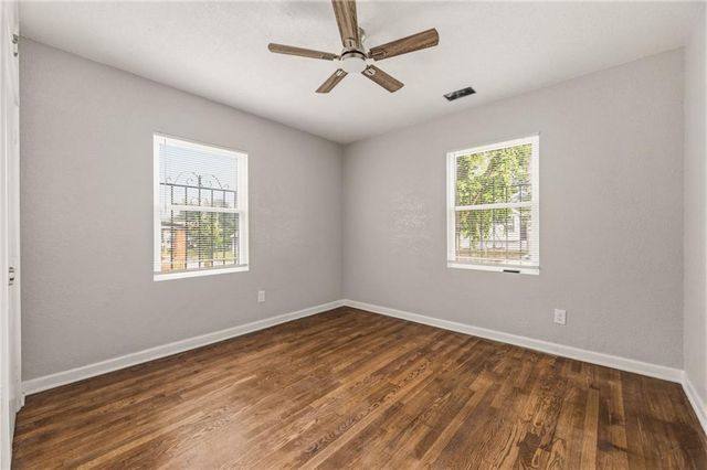2300 E 55th Street, Kansas City, MO 64130