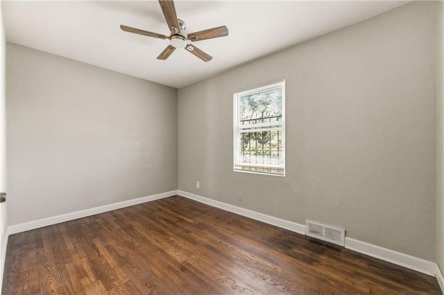 2300 E 55th Street, Kansas City, MO 64130