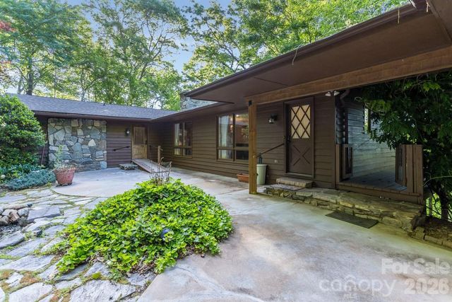 1126 Scenic Circle, Waynesville, NC 28786
