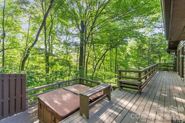 1126 Scenic Circle, Waynesville, NC 28786