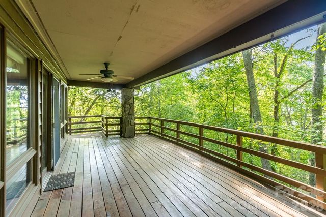 1126 Scenic Circle, Waynesville, NC 28786