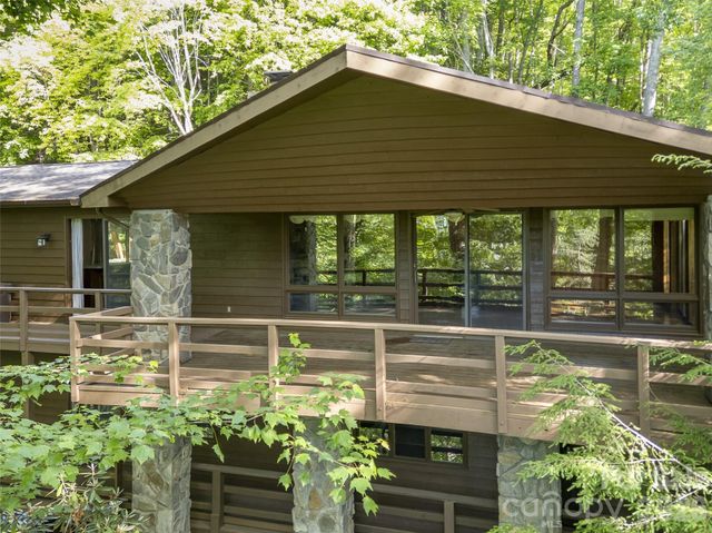 1126 Scenic Circle, Waynesville, NC 28786