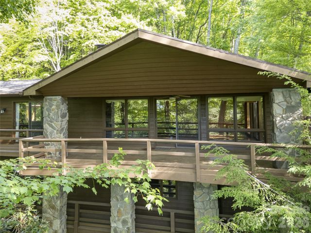 1126 Scenic Circle, Waynesville, NC 28786
