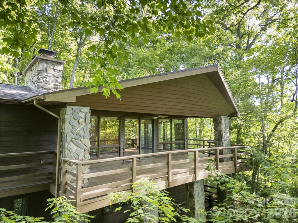 1126 Scenic Circle, Waynesville, NC 28786