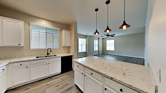 4703 E Waterman Street 102, Gilbert, AZ 85297