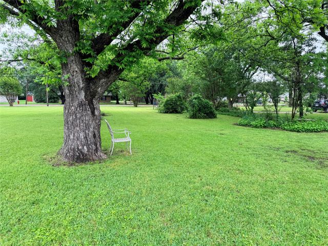 608 N Lamar Street, Tioga, TX 76271