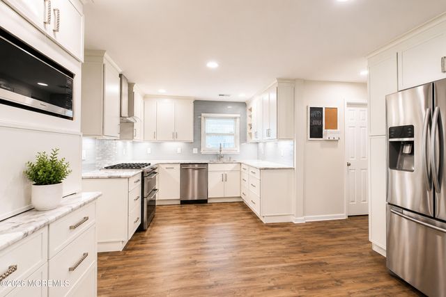 10 Violante Court, Eatontown, NJ 07724