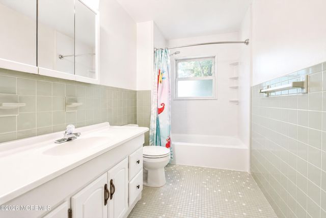 10 Violante Court, Eatontown, NJ 07724