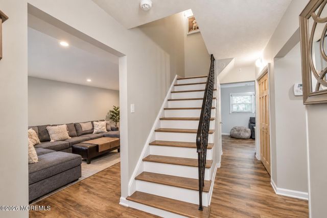 10 Violante Court, Eatontown, NJ 07724