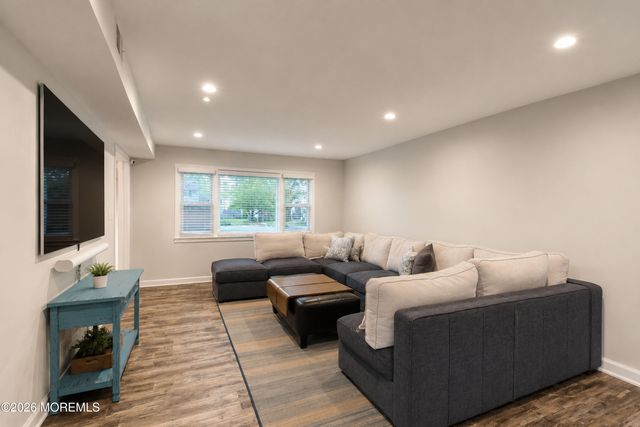 10 Violante Court, Eatontown, NJ 07724