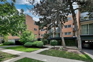 333 S East Avenue 202, Oak Park, IL 60302