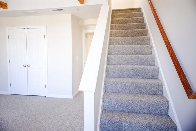 22 Merrimac Way B, Tyngsborough, MA 01879