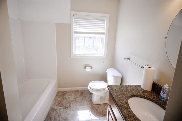 22 Merrimac Way B, Tyngsborough, MA 01879