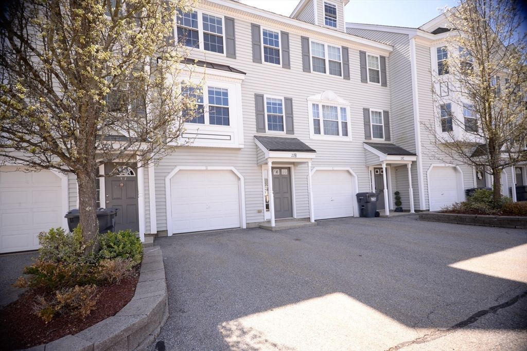 22 Merrimac Way B, Tyngsborough, MA 01879