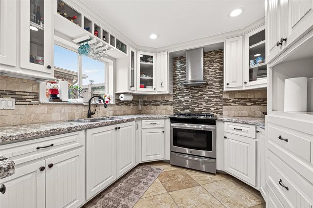 7823 Winehill Lane, Houston, TX 77040