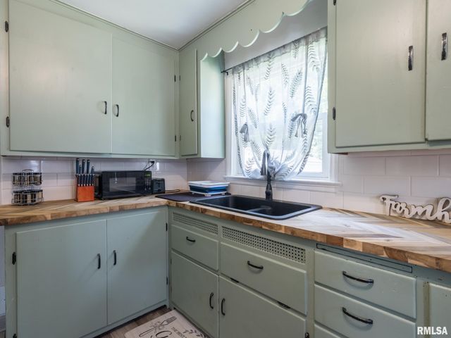 803 S 13TH Street, Pekin, IL 61554