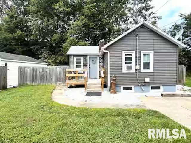 803 S 13TH Street, Pekin, IL 61554