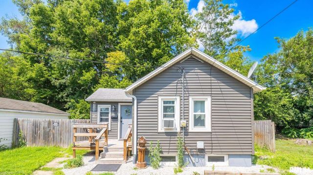 803 S 13TH Street, Pekin, IL 61554